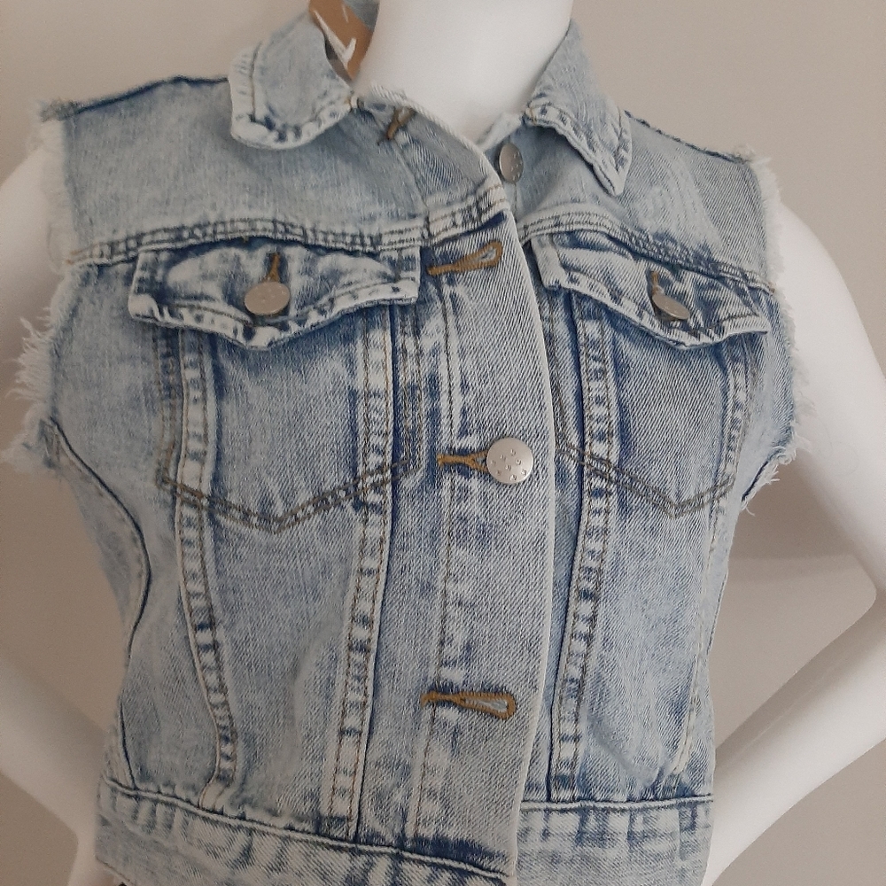 Denim sleeveless top